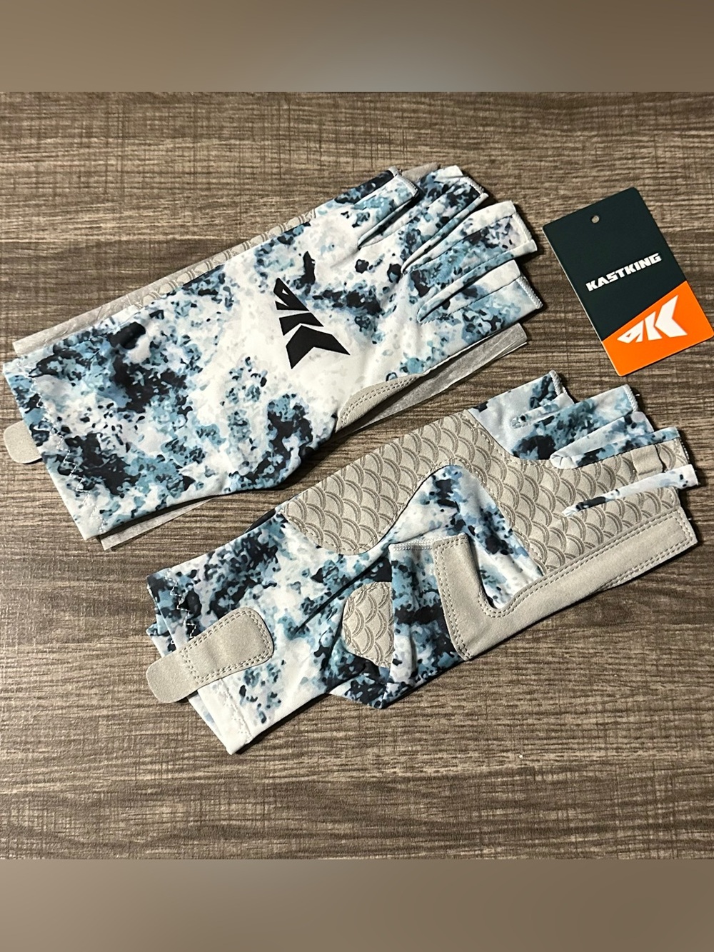 KastKing Blue Camo Fishing Gloves - Fingerless Sun Gloves Unisex Size S/M